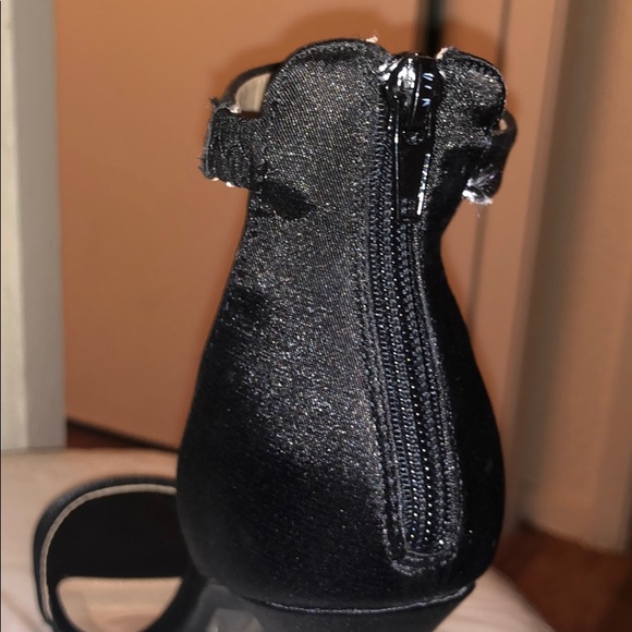 Simple Black Heel - Picture 4 of 4